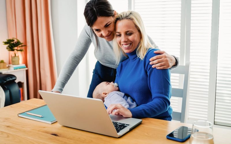 Cómo el método ROPA está transformando la paternidad entre parejas lesbianas en  Bogotá (Colombia)