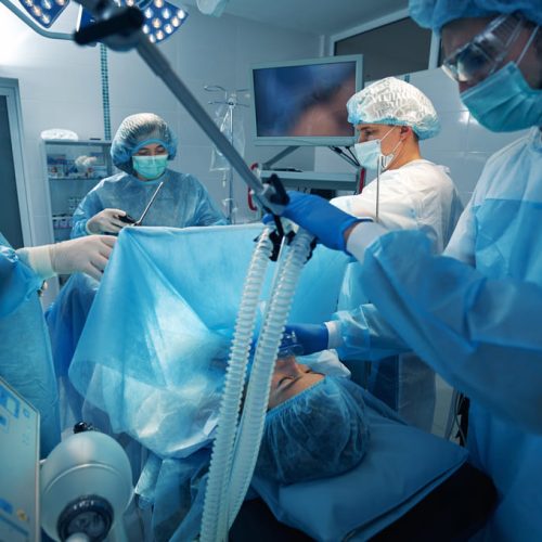 Neurocirugía moderna con Aesculap AEOS: tecnología en Panamá