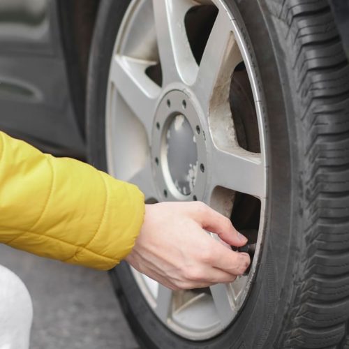 Seguridad en carretera: cómo revisar frenos y llantas antes de viajar